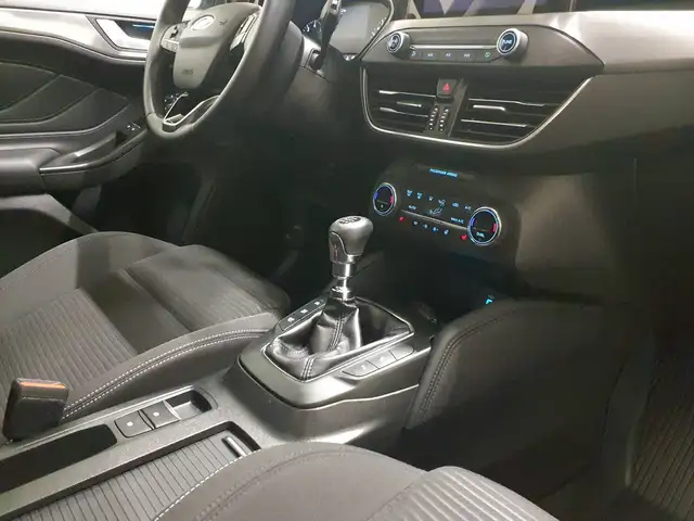 Ford Focus view 11