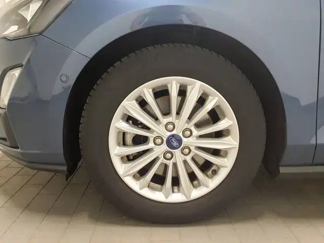 Ford Focus view 15