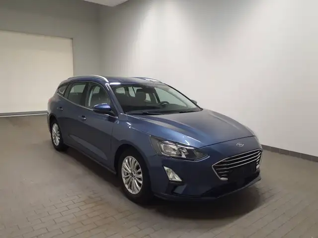 Ford Focus view 3