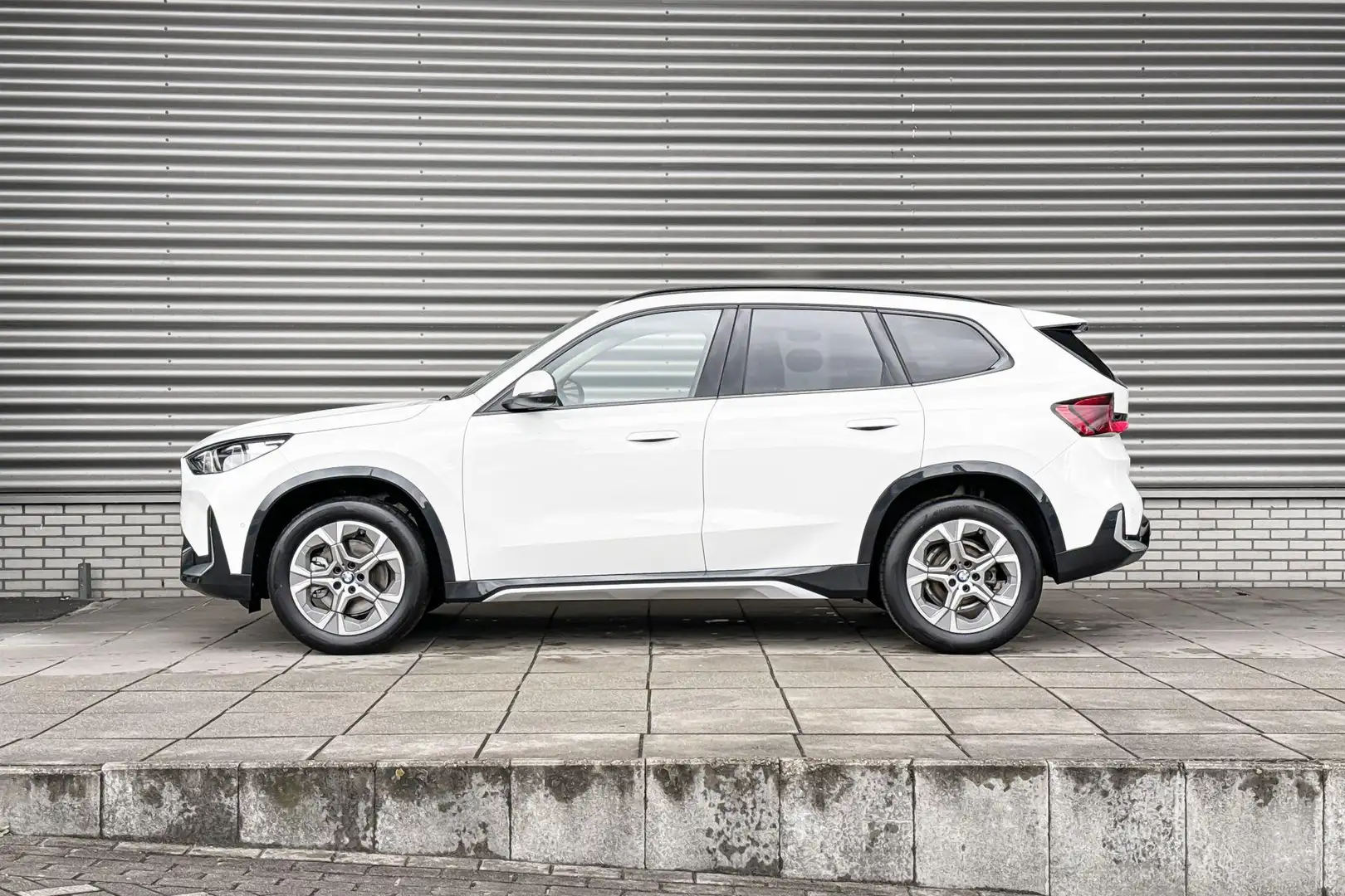 BMW X1 sDrive20i xLine / Innovation Pack / Trekhaak Blanco - 2