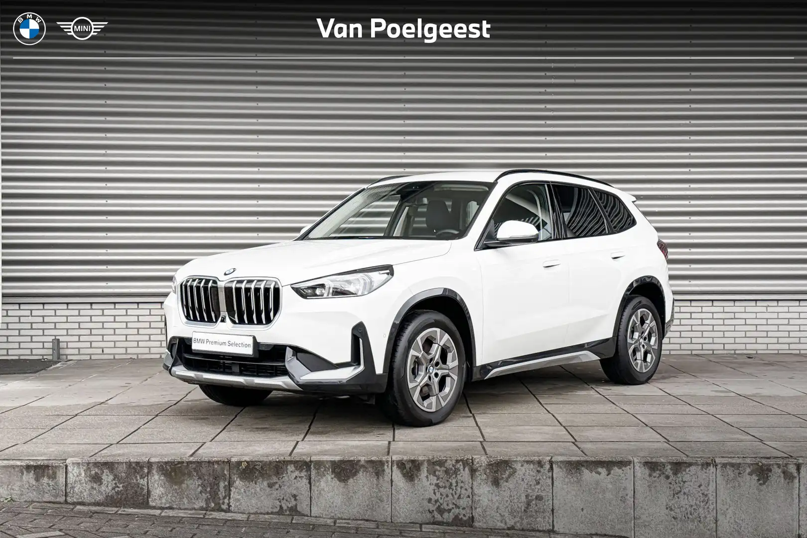 BMW X1 sDrive20i xLine / Innovation Pack / Trekhaak Blanco - 1