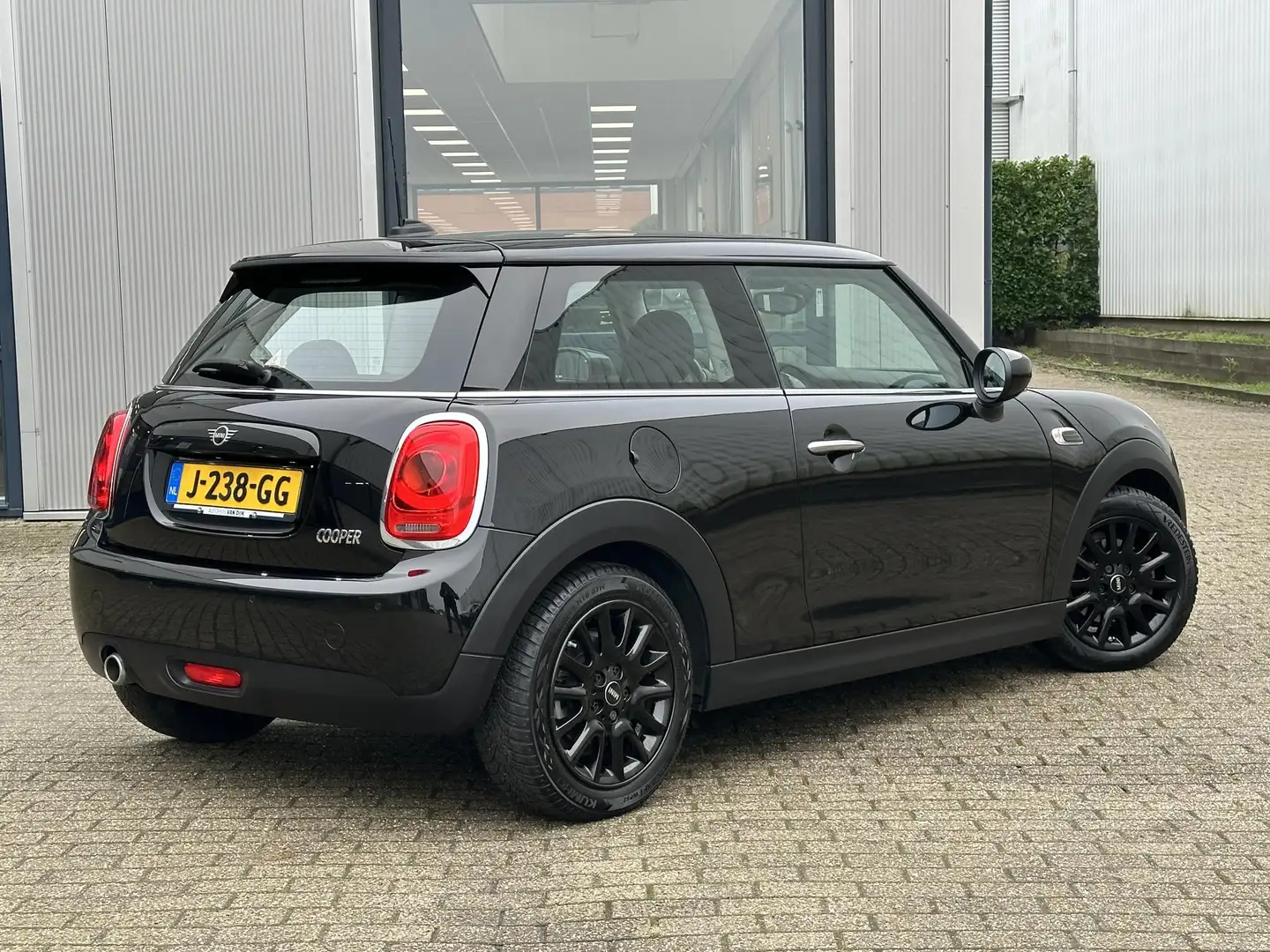 MINI Cooper Mini 1.5 Aut. 136pk Pepper | Navi/Airco/Cruise/PDC Zwart - 2