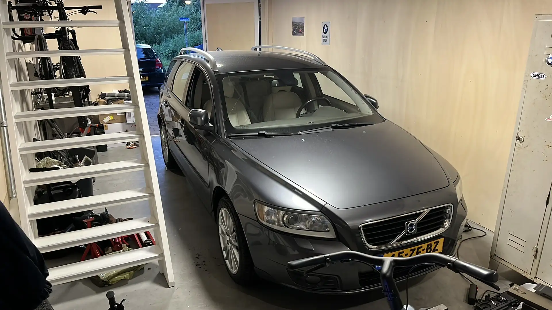 Volvo V50 2.4i Aut. Momentum - 1