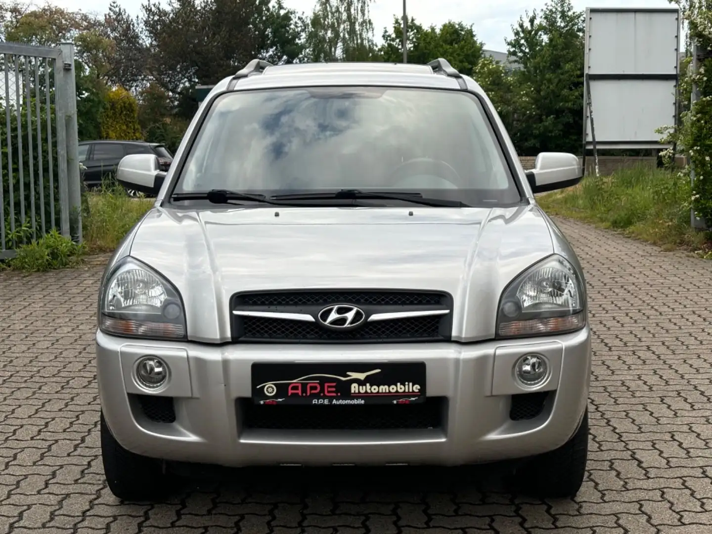 Hyundai TUCSON 2.0 CRDi VGT AUTOMATIK LEDER TÜV/AU NEU Gold - 2