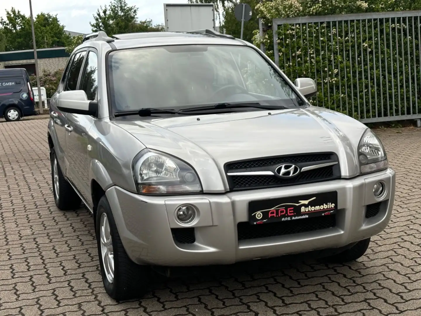 Hyundai TUCSON 2.0 CRDi VGT AUTOMATIK LEDER TÜV/AU NEU Gold - 1