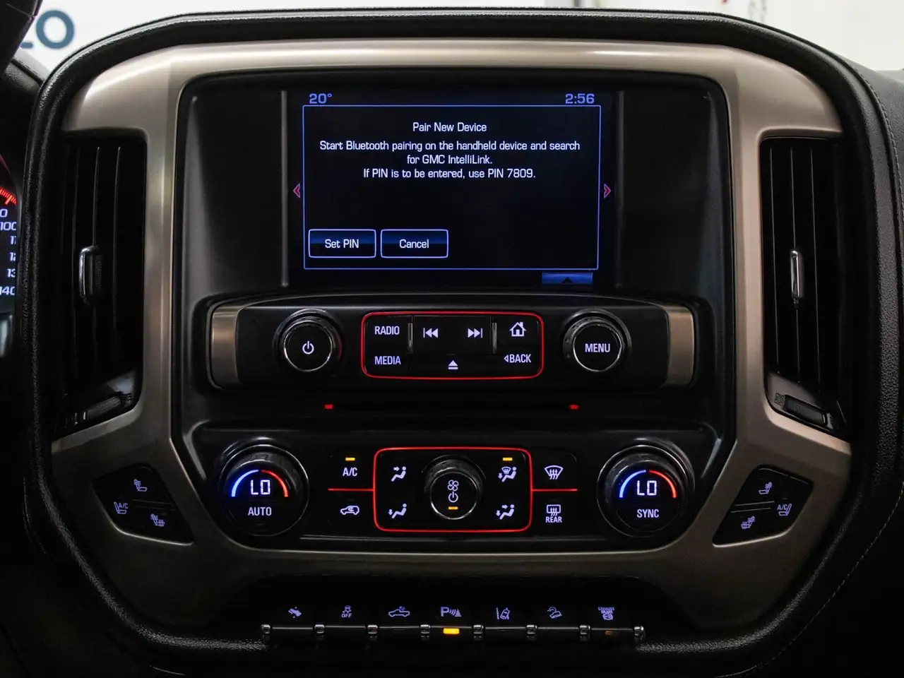GMC Sierra 2500HD снимка GMC Sierra 2500HD