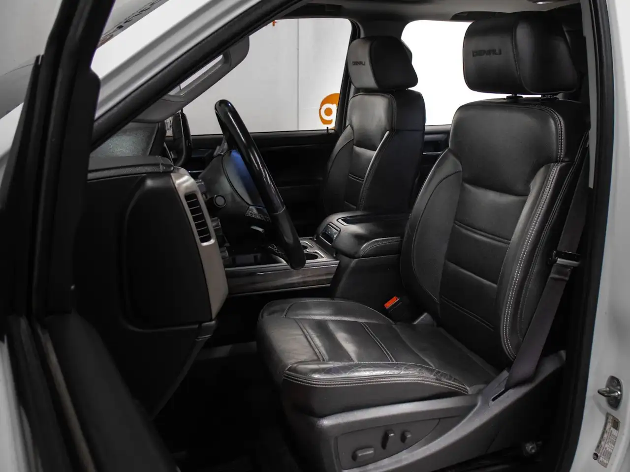 GMC Sierra 2500HD снимка GMC Sierra 2500HD