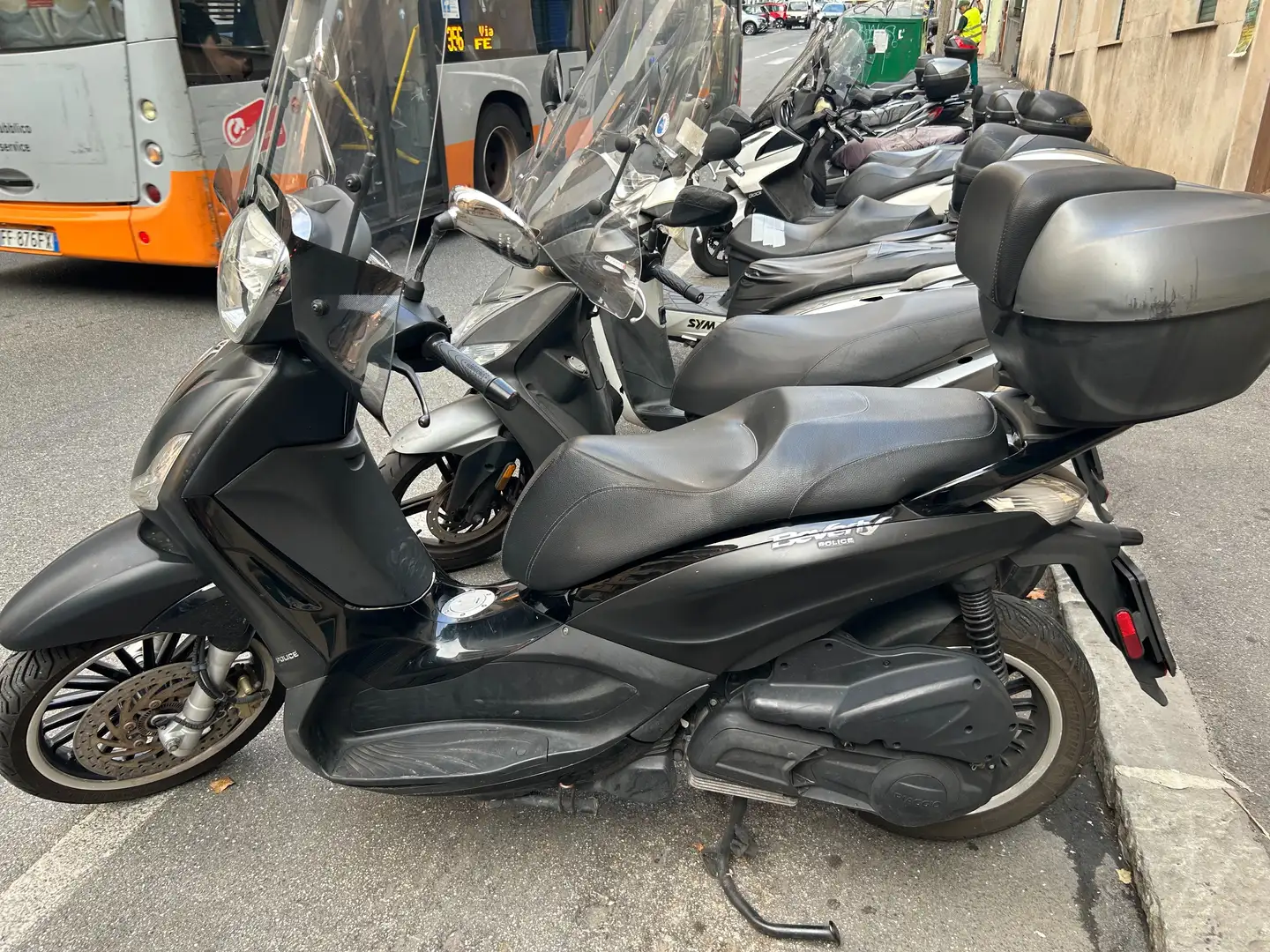 Piaggio Beverly 300 i.e police Negro - 2