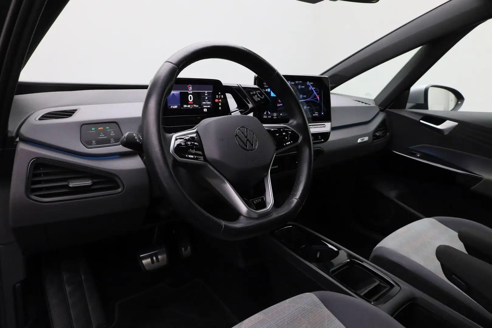 Volkswagen ID.3 First 58 kWh 204 pk | Navigatie | Stuur-/stoelverw Grijs - 2