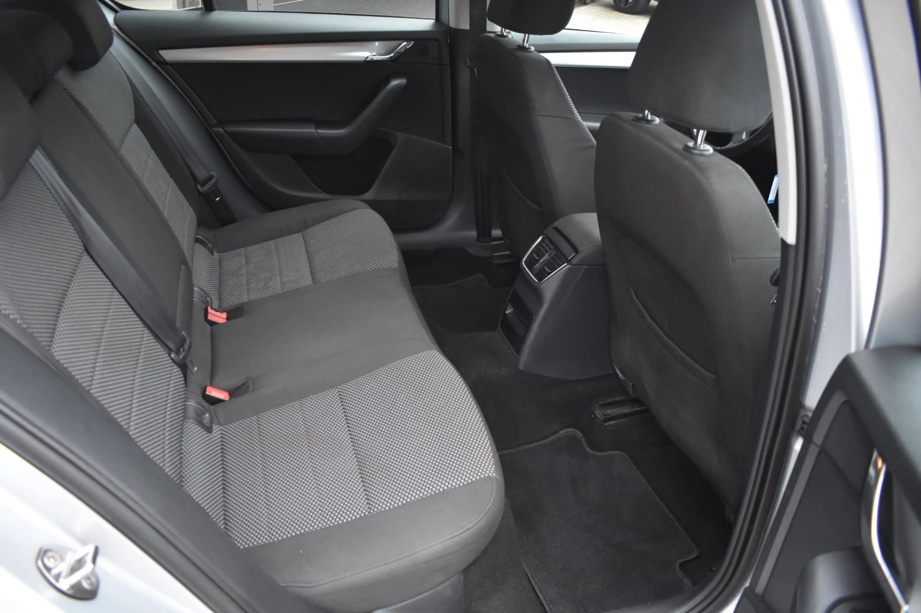 Skoda Octavia 1.2 TSI Greentech Active '13 Clima Cruise Inruil m — photo 5