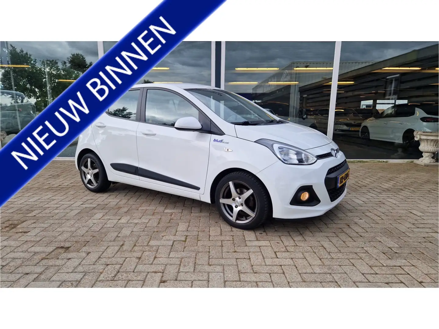 Hyundai i10 1.0i i-Motion Comfort 50% deal 3.975,- ACTIE LMV / Weiß - 1