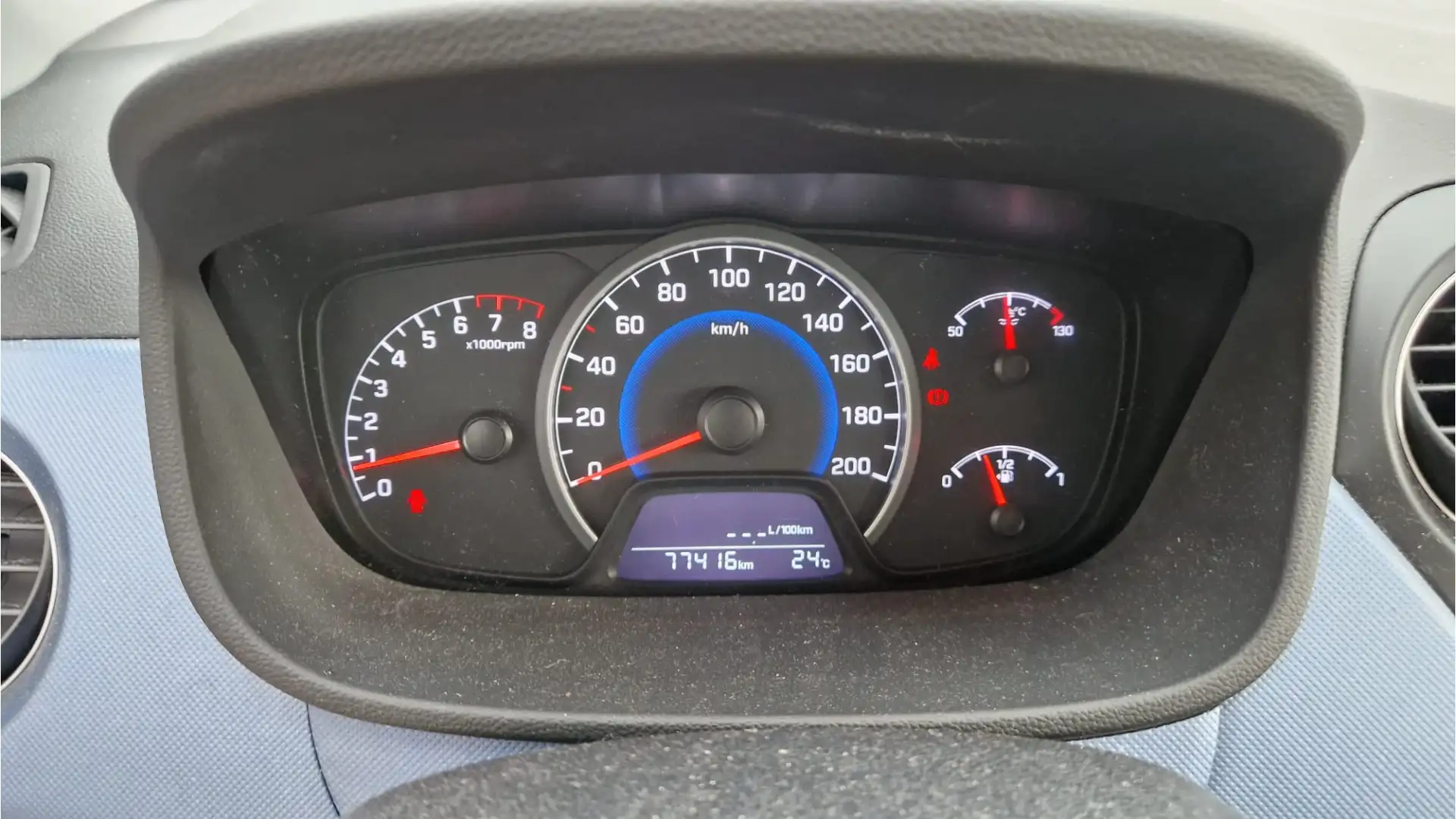 Hyundai i10 1.0i i-Motion Comfort 50% deal 3.975,- ACTIE LMV / Weiß - 2