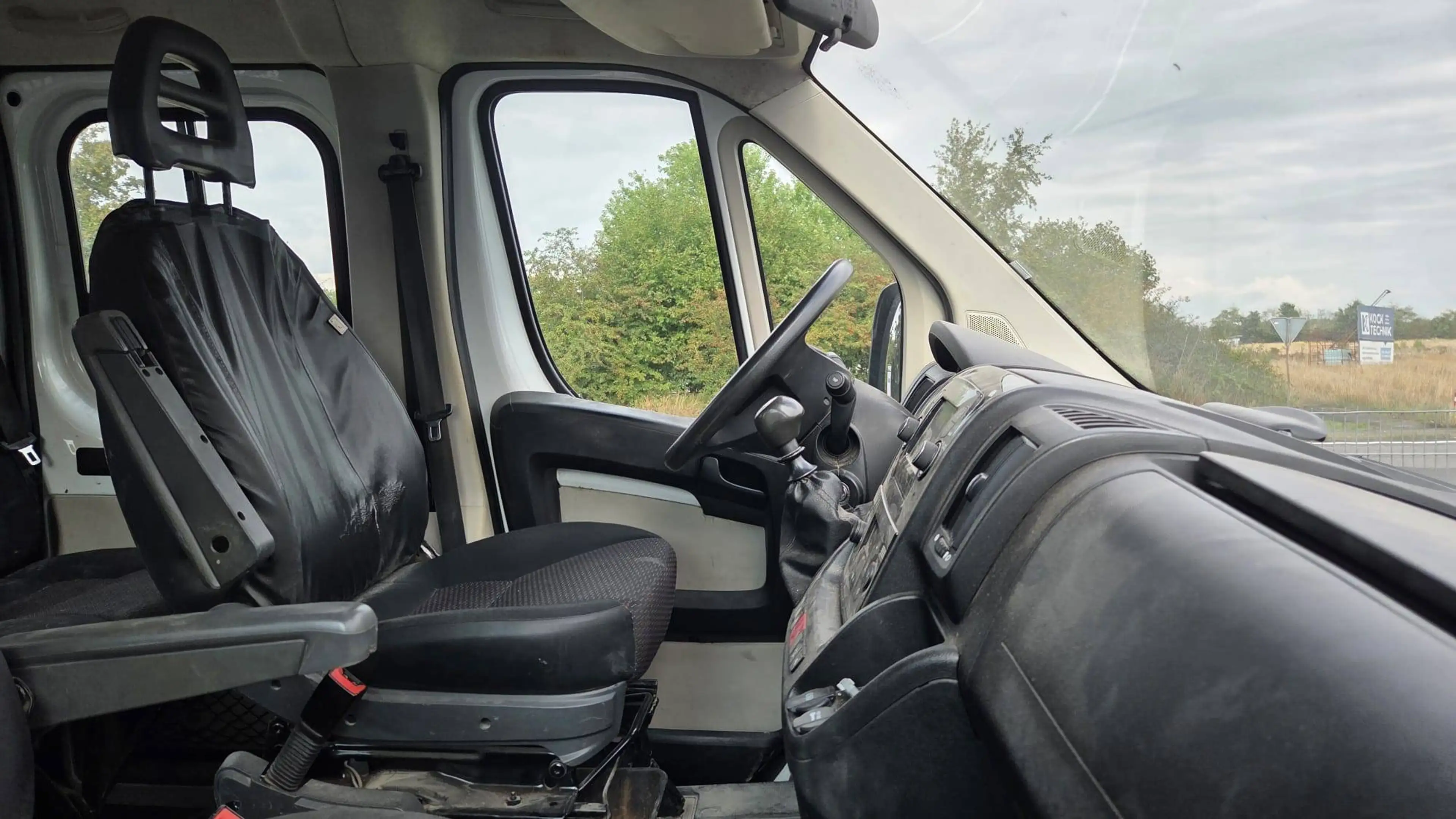 Peugeot Boxer 335 L3 BlueHDi 130 NAVI Standheizung AHK — photo 11