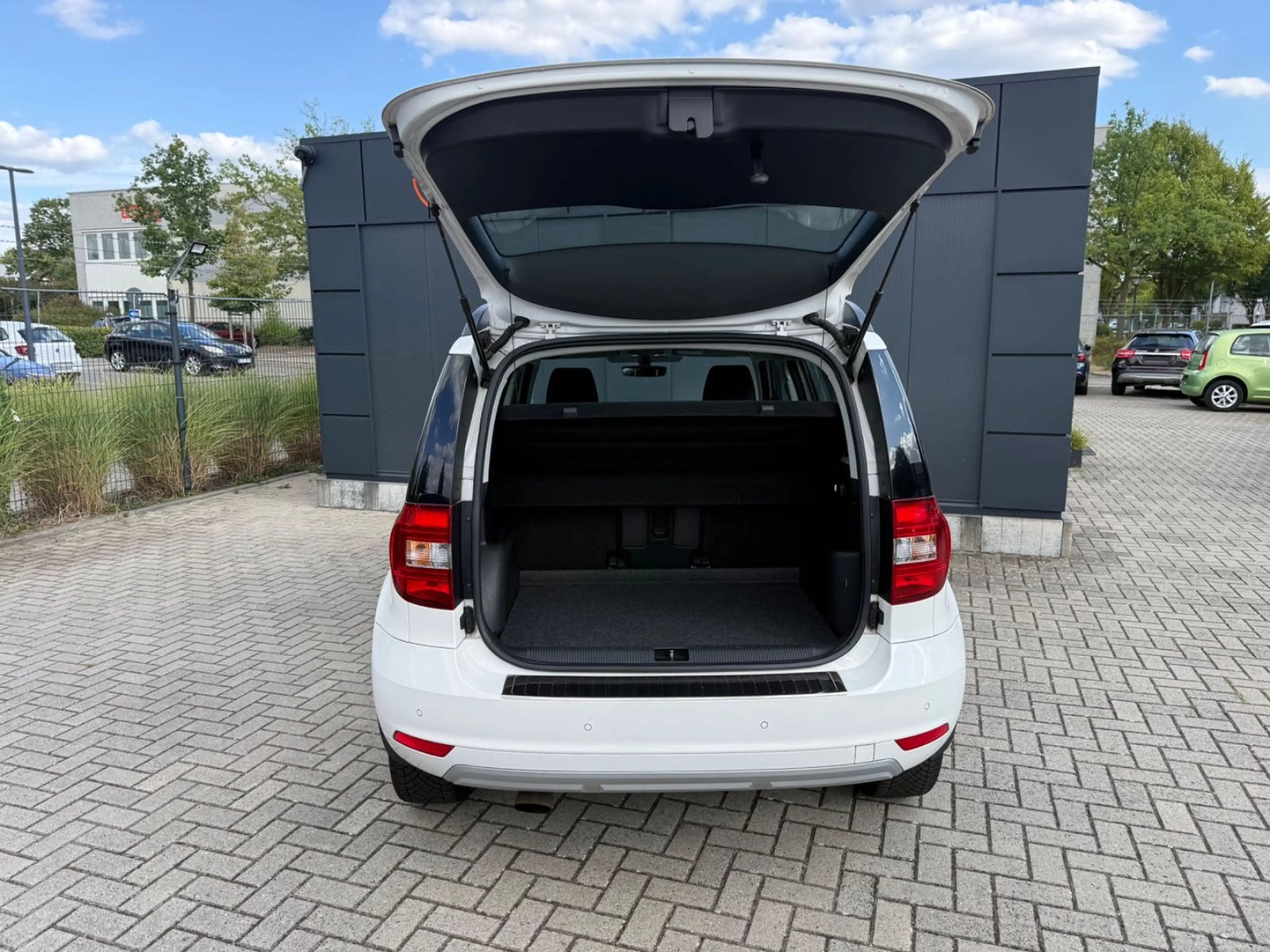 Skoda Yeti Ambition *Navi*Automatik — photo 9