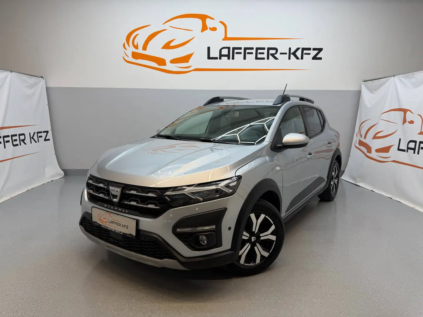 Dacia Sandero Stepway Comfort TCe 90 EDC Aut. KLIMAAUTO PDC KLEYLESS Silber - 1