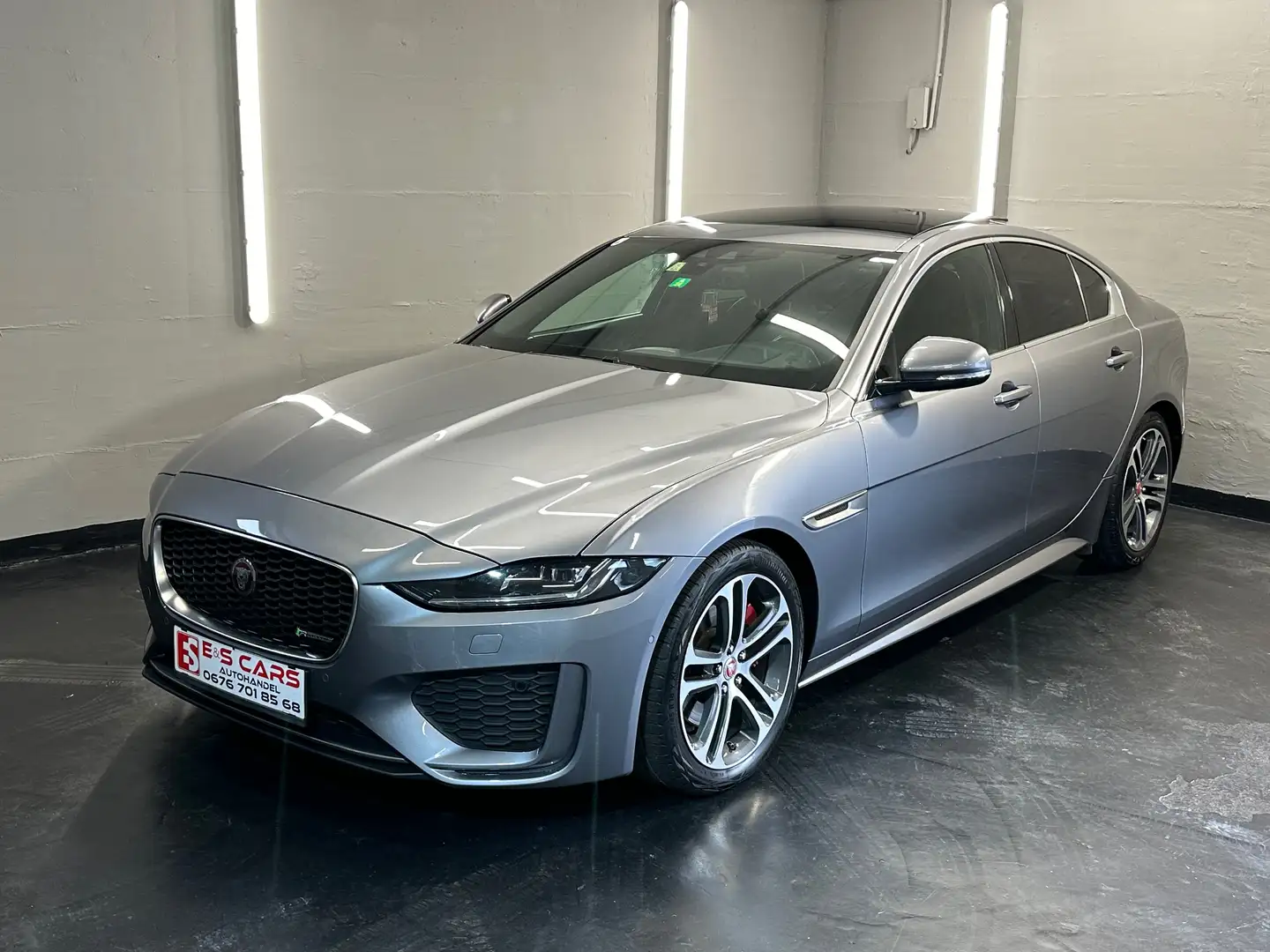 Jaguar XE R-Dynamic SE AWD Gris - 2