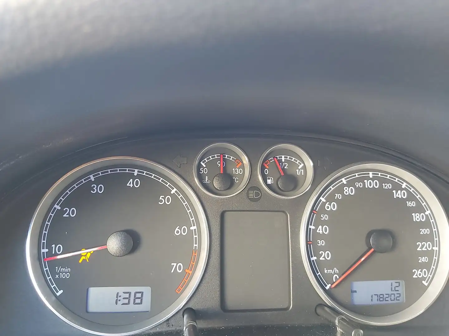 Volkswagen Passat 1,6 Comfortline - 2