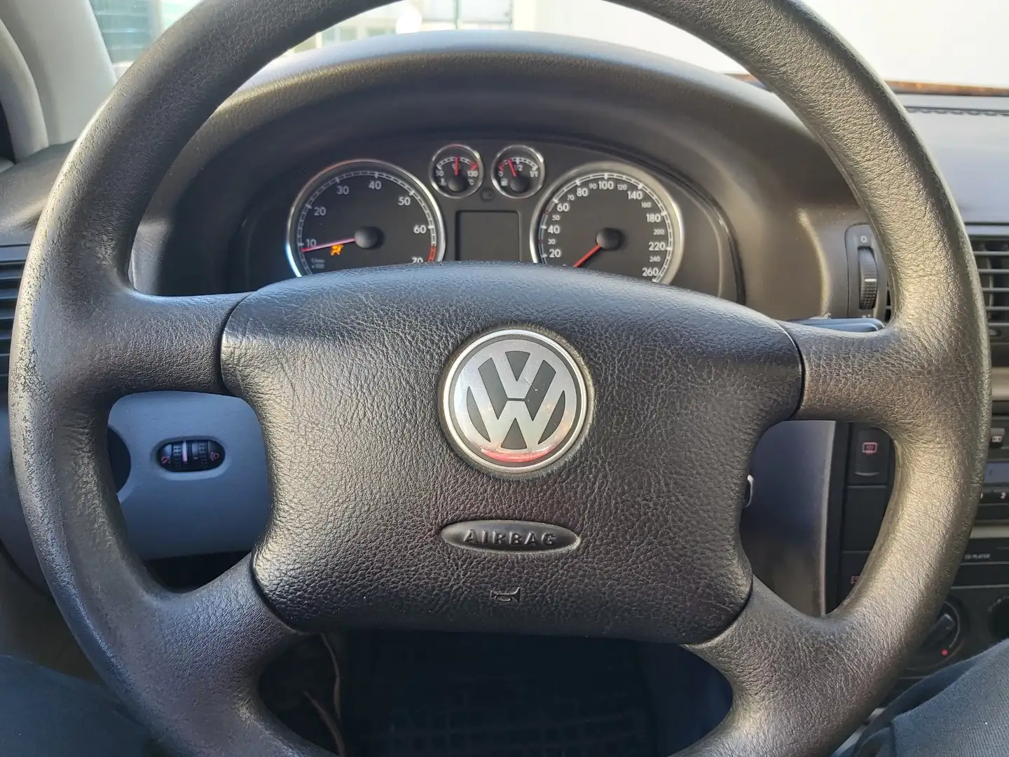 Volkswagen Passat 1,6 Comfortline - 1