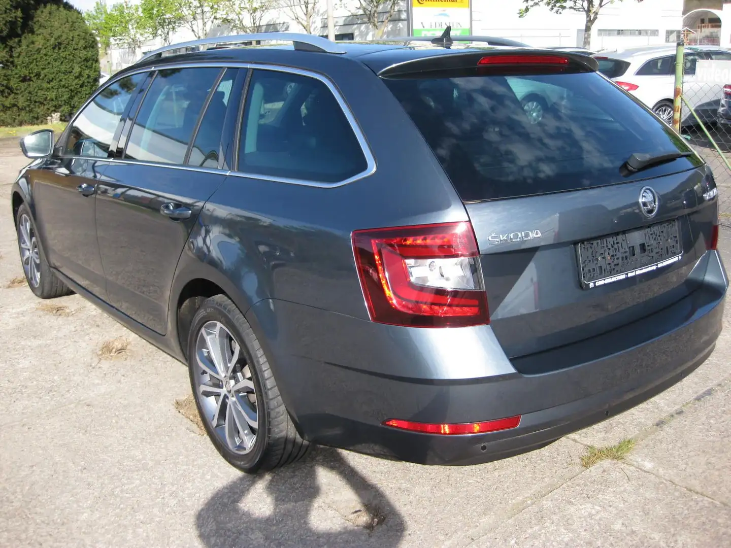 Skoda Octavia Combi Premium Edition Grey - 2