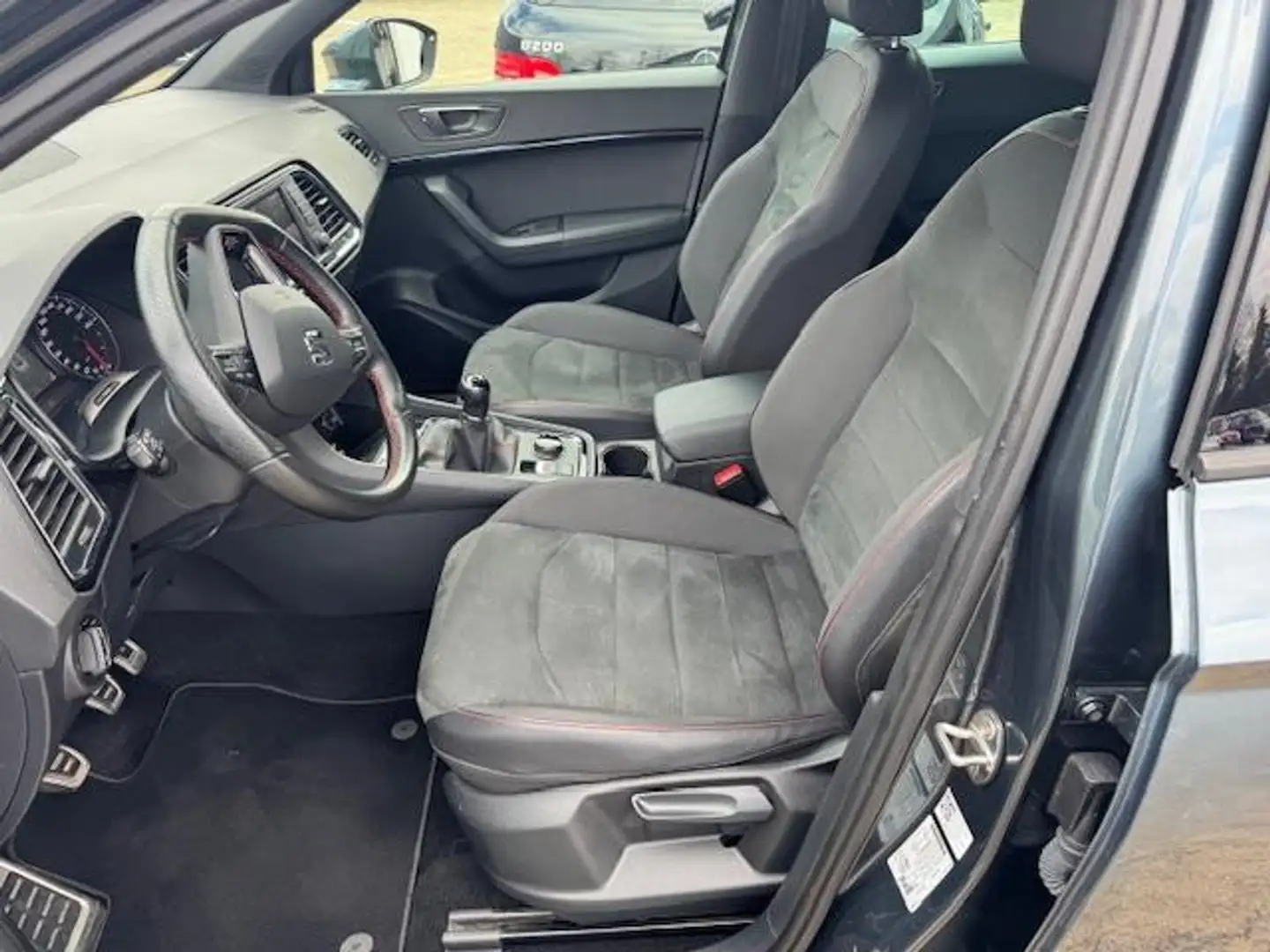 SEAT Ateca 1.5 TSI FR Business Intense, '19, 91000 km, nl-aut Grijs - 2