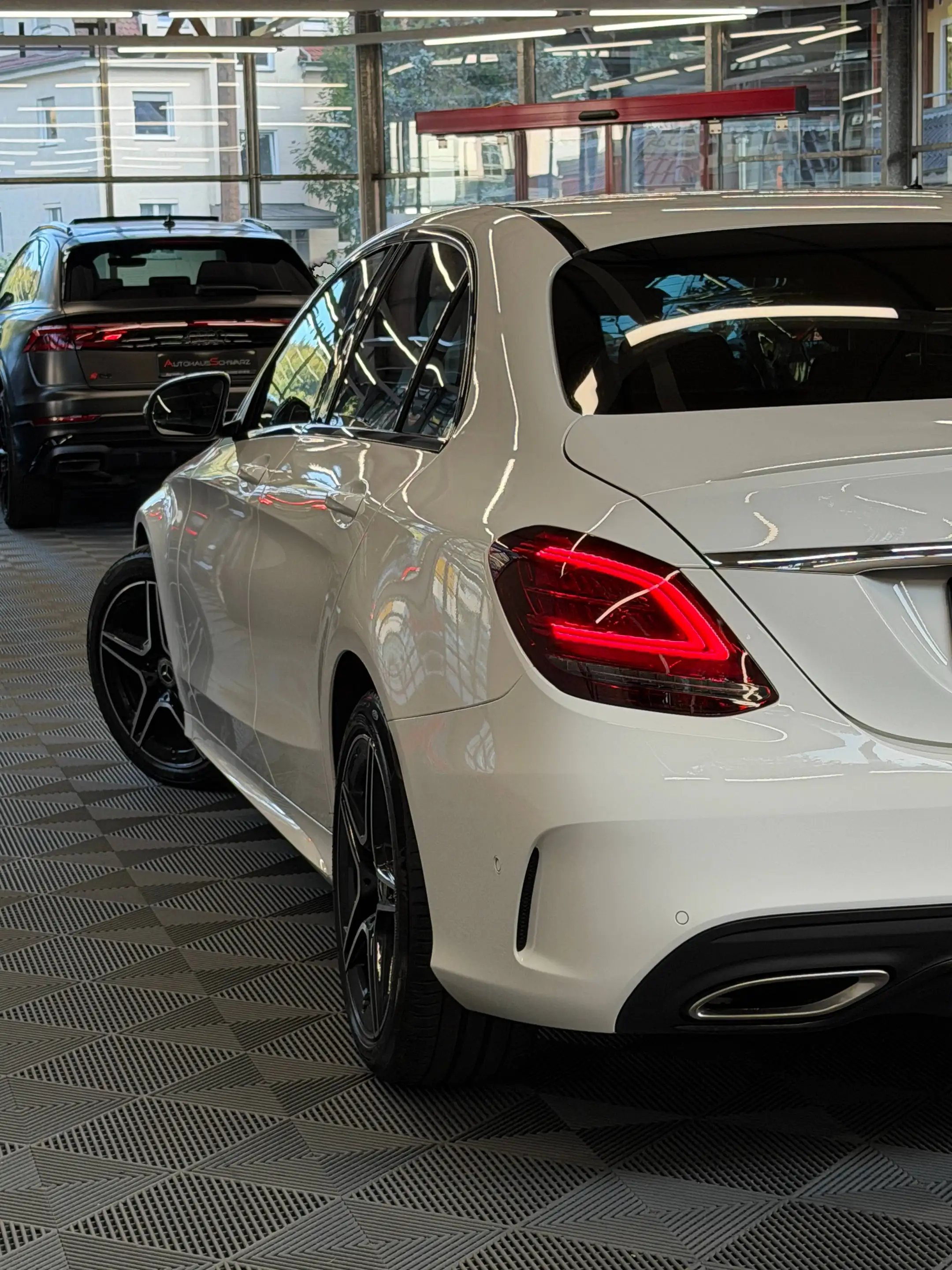 Mercedes-Benz C 400 C 400 4Matic Limousine AMG 360 Burmester HuD Distronik JungeSterne — photo 11