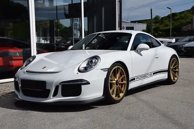 Porsche 911 view 2