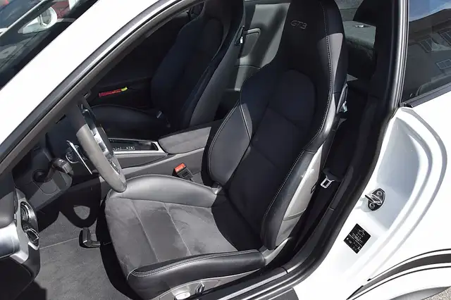 Porsche 911 view 6