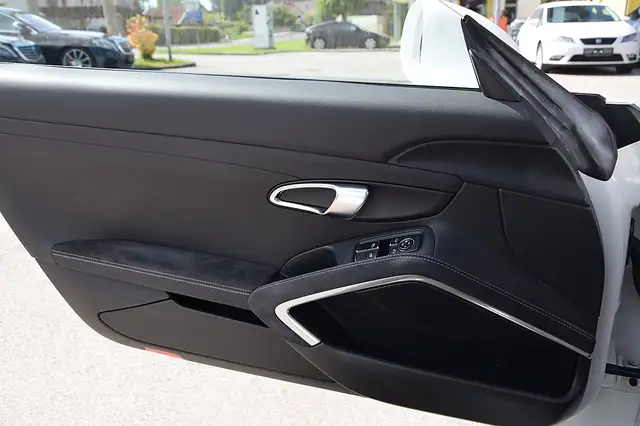 Porsche 911 view 10