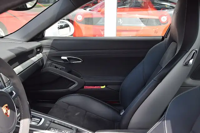 Porsche 911 view 5