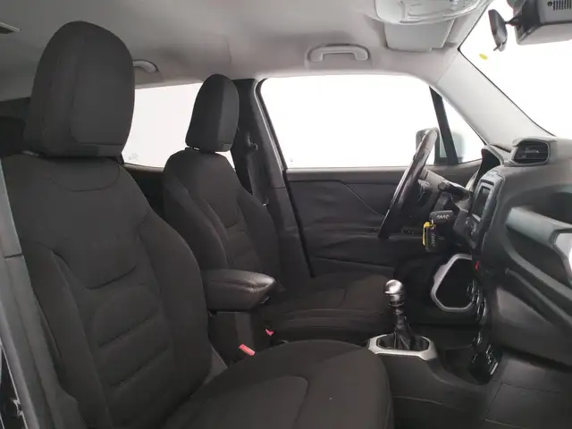 Jeep Renegade view 13