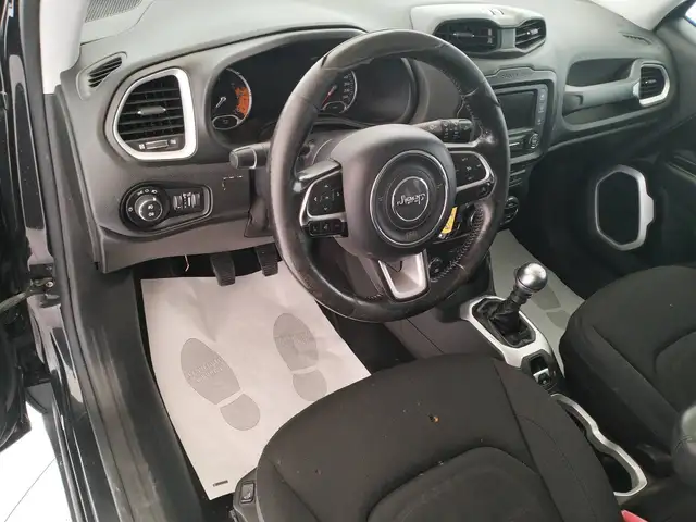 Jeep Renegade view 9