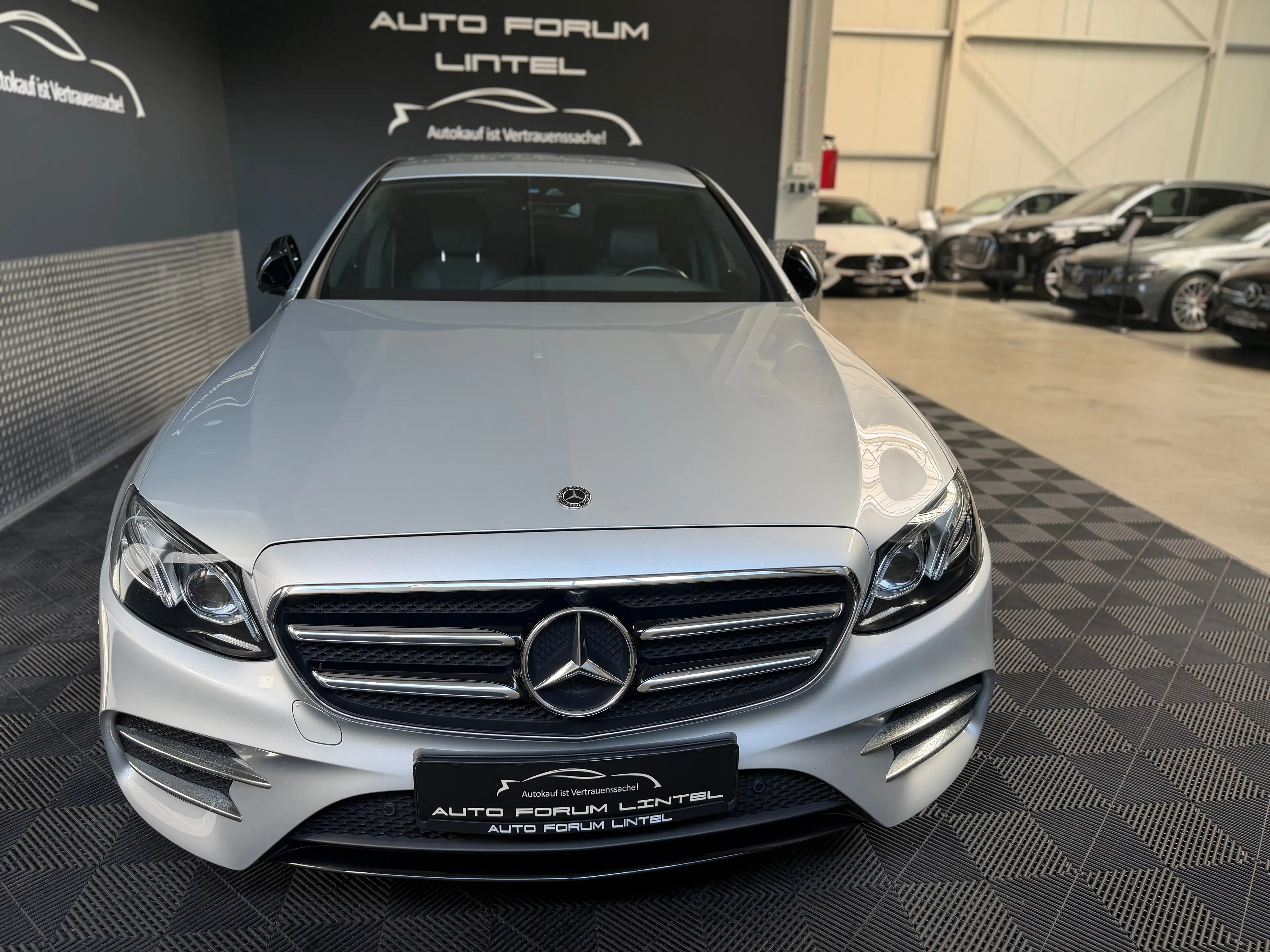 Mercedes-Benz E 450 4Matic AMG LINE-LED-AHK-MEMORY-19%MWST.-WIDESCREEN — photo 8