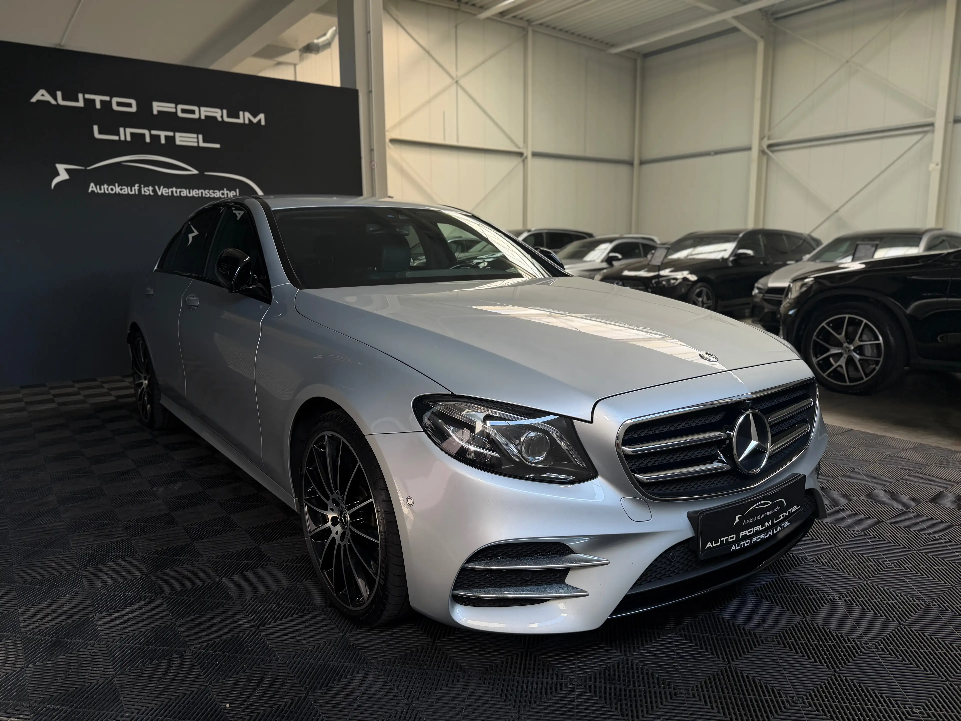 Mercedes-Benz E 450 4Matic AMG LINE-LED-AHK-MEMORY-19%MWST.-WIDESCREEN — photo 7
