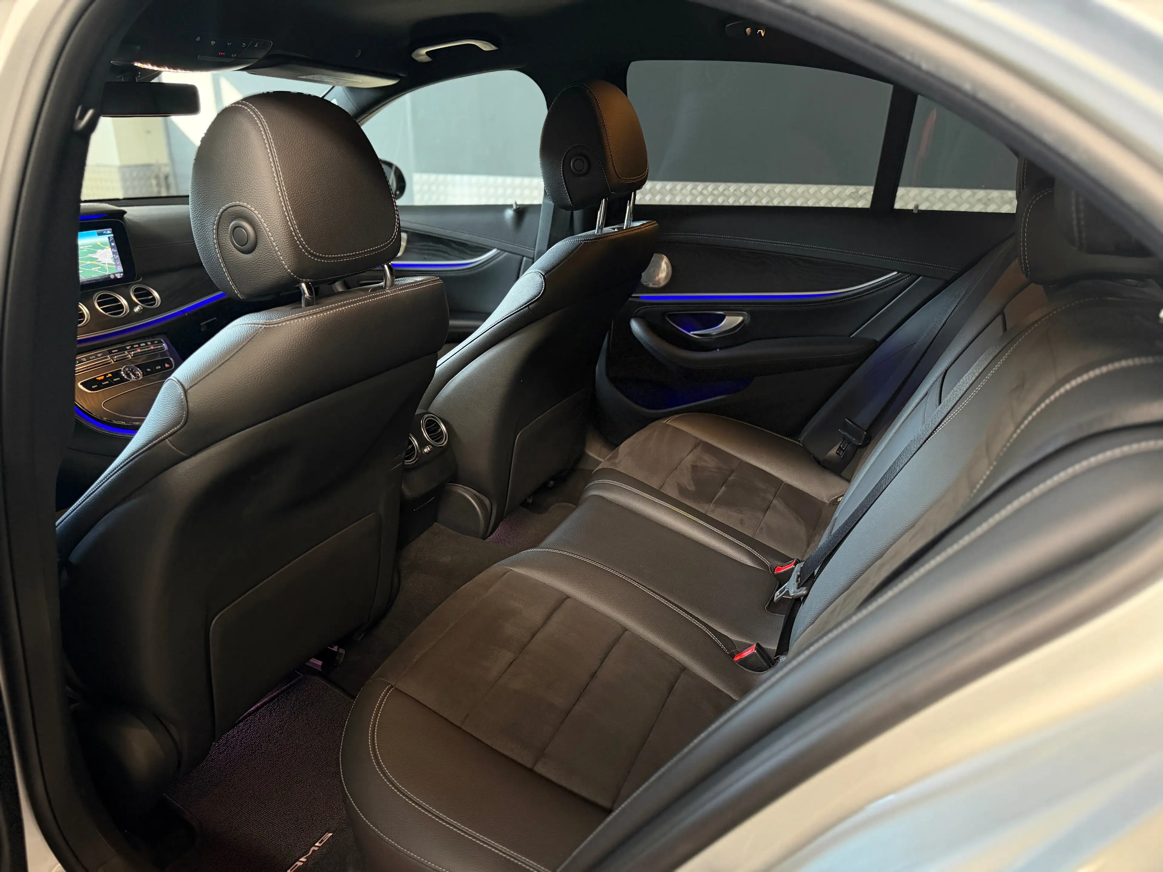 Mercedes-Benz E 450 4Matic AMG LINE-LED-AHK-MEMORY-19%MWST.-WIDESCREEN — photo 12