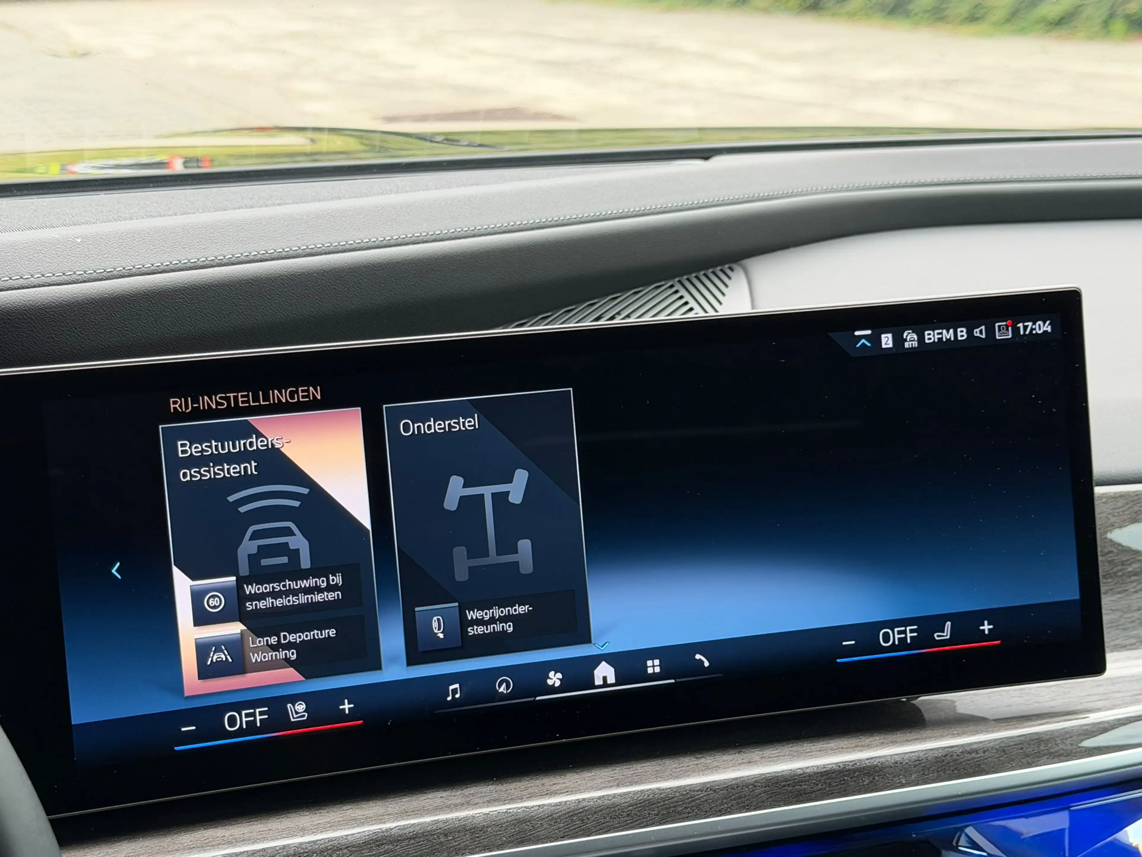 BMW 740 740 dXAS*HUD*B&W*PANO* — photo 15