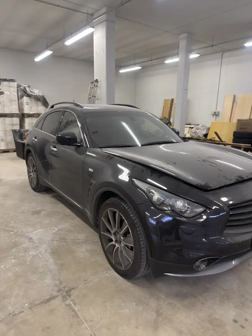 Infiniti QX70 Premium - 1