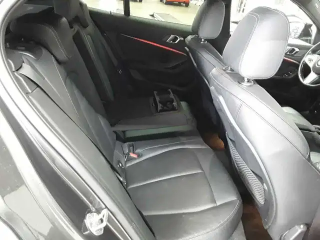 BMW 1 Series view 13
