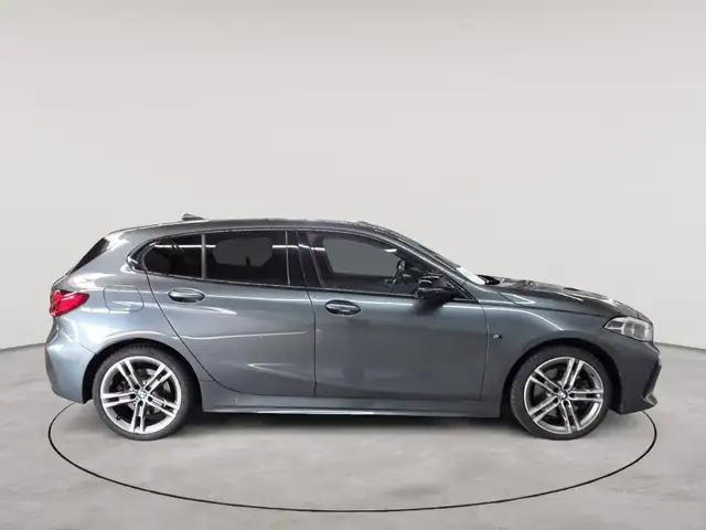 BMW 1 Series view 3