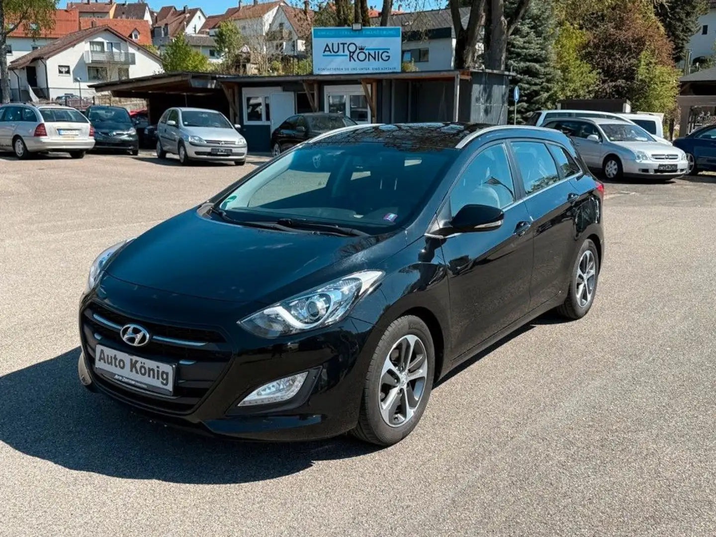Hyundai i30 cw Trend*TÜV NEU*KLIMAAUT*NAVI*RFK*SHZ* Negro - 1