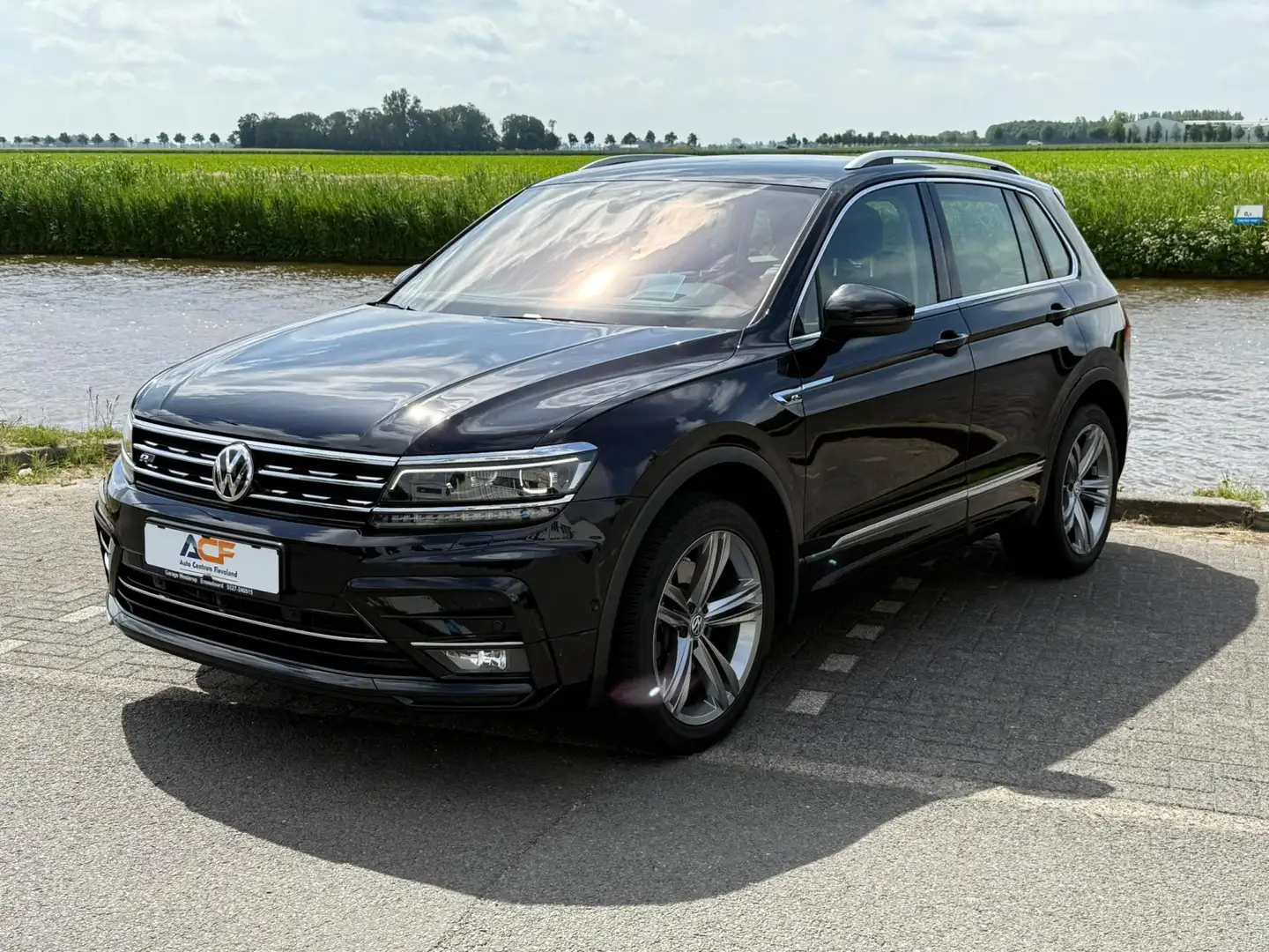 Volkswagen Tiguan 2.0 TSI 4Motion Highline Business R Leer / standka Schwarz - 2
