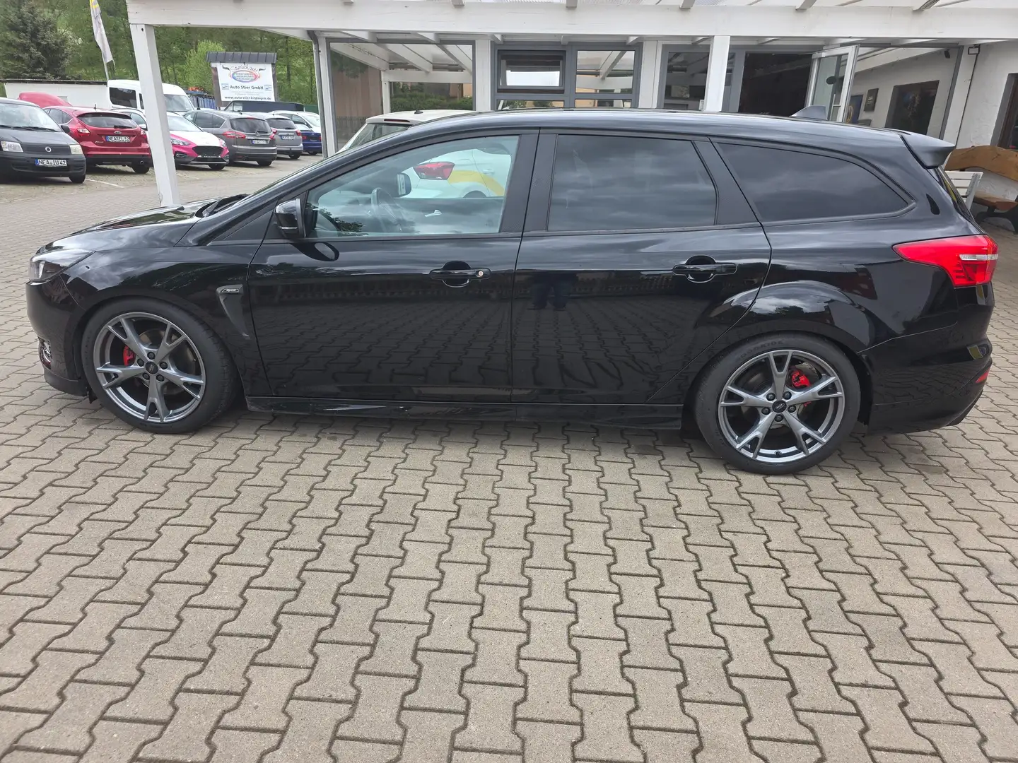 Ford Focus Turnier  ST-Line Tiefer + Härter + Sportlich Nero - 1