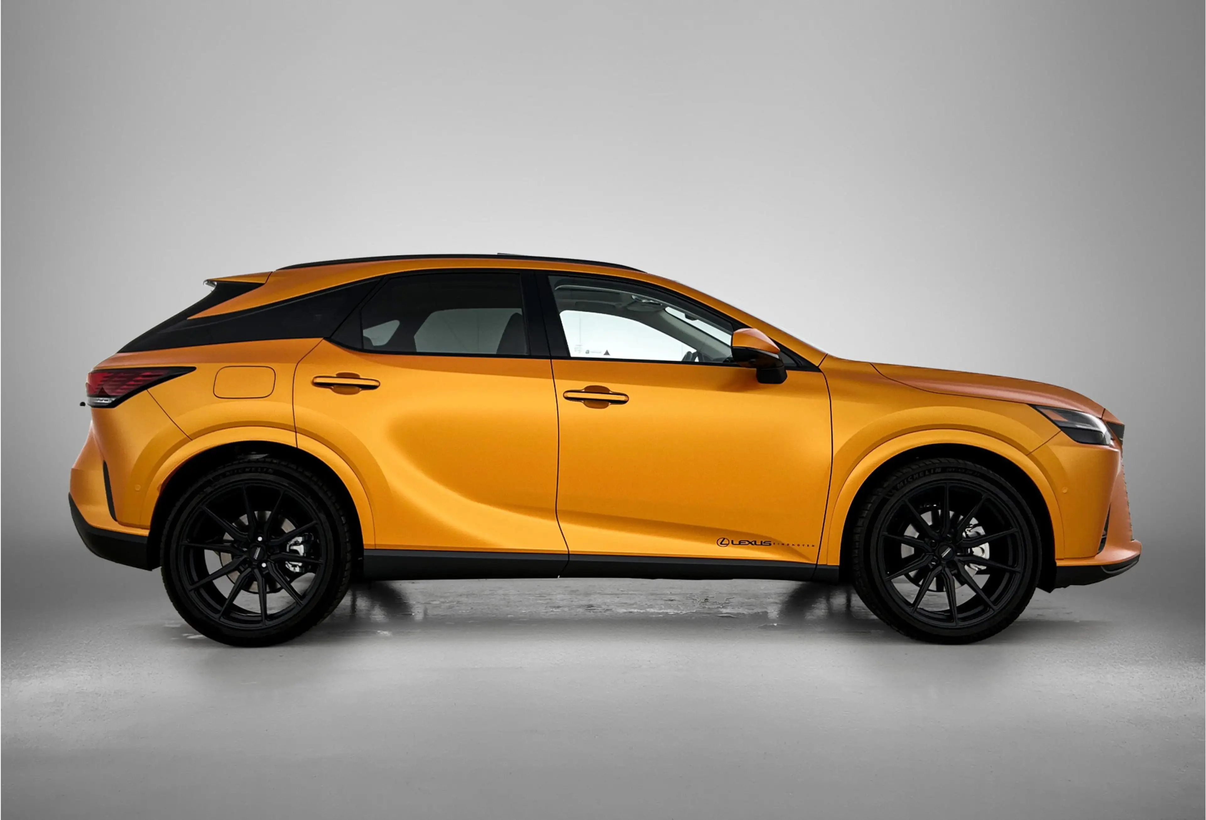 Lexus RX 450h 450h+ Plug-in Hybrid President Line | Orange wrapp — photo 15