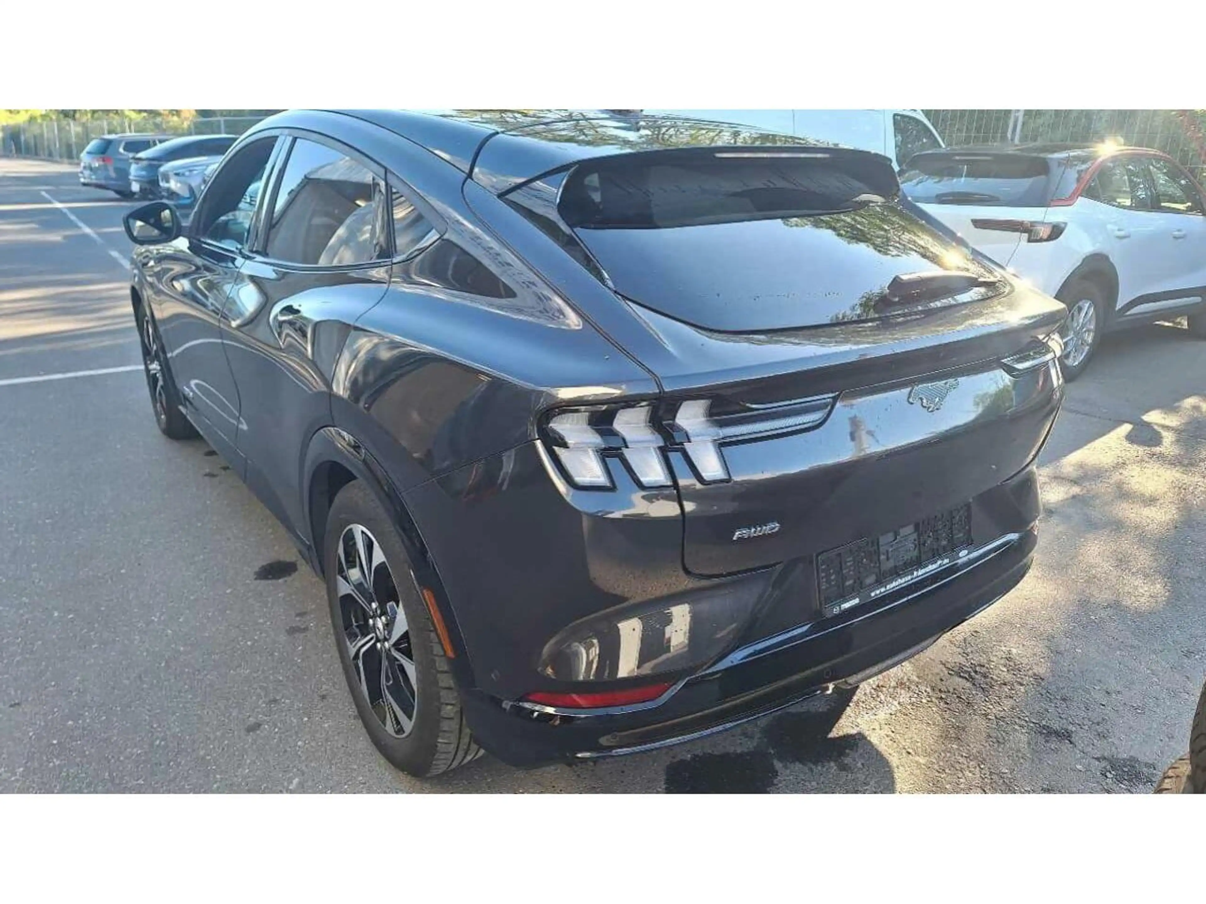 Ford Mustang Mach-E (Standard Range 75kWh) Premium — photo 8
