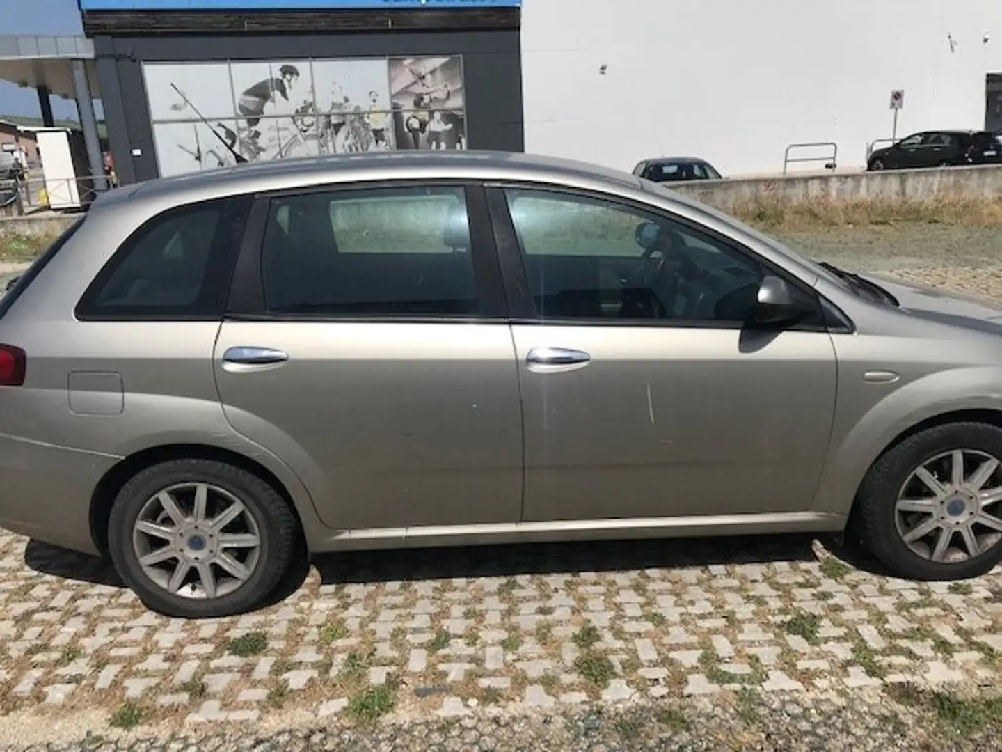 Fiat Croma Croma 1.9 mjt 16v Emotion Plateado - 2