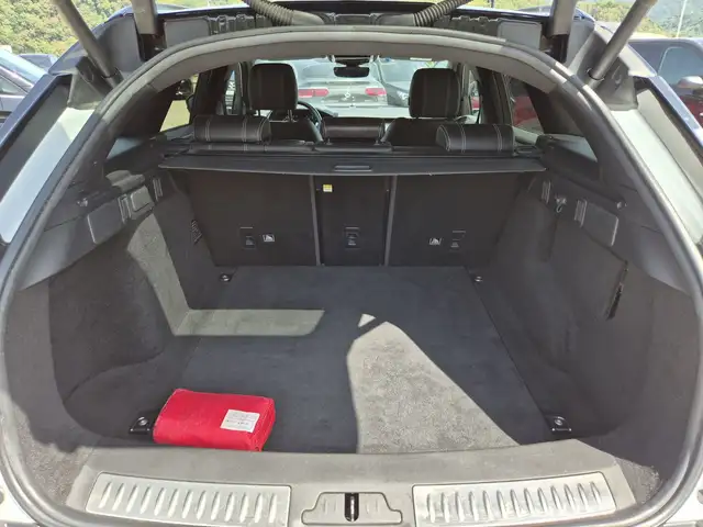 Land Rover Range Rover Velar view 12