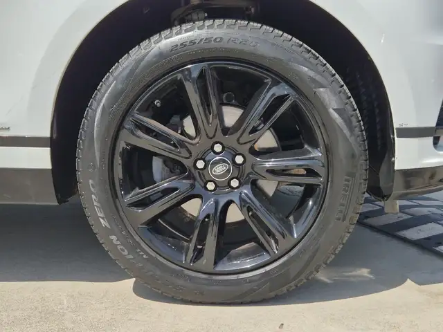Land Rover Range Rover Velar view 13