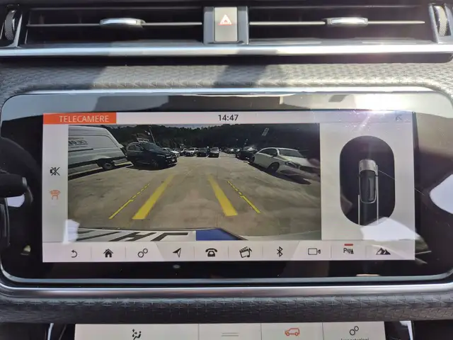 Land Rover Range Rover Velar view 15