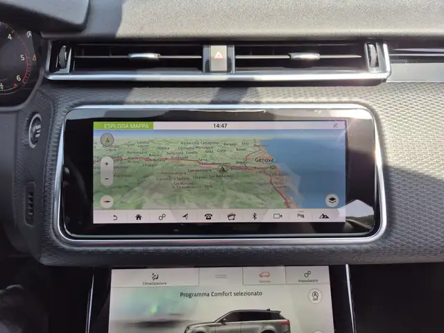 Land Rover Range Rover Velar view 11