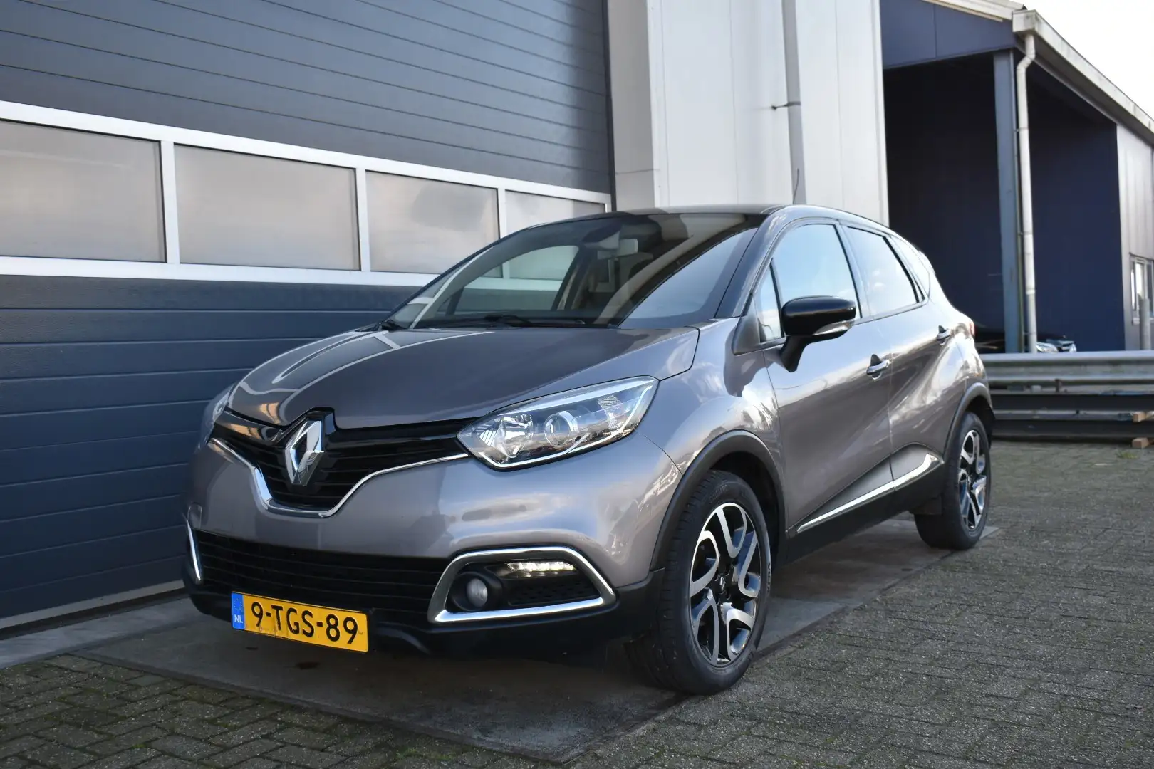 Renault Captur 0.9 TCe Dynamique Grau - 1