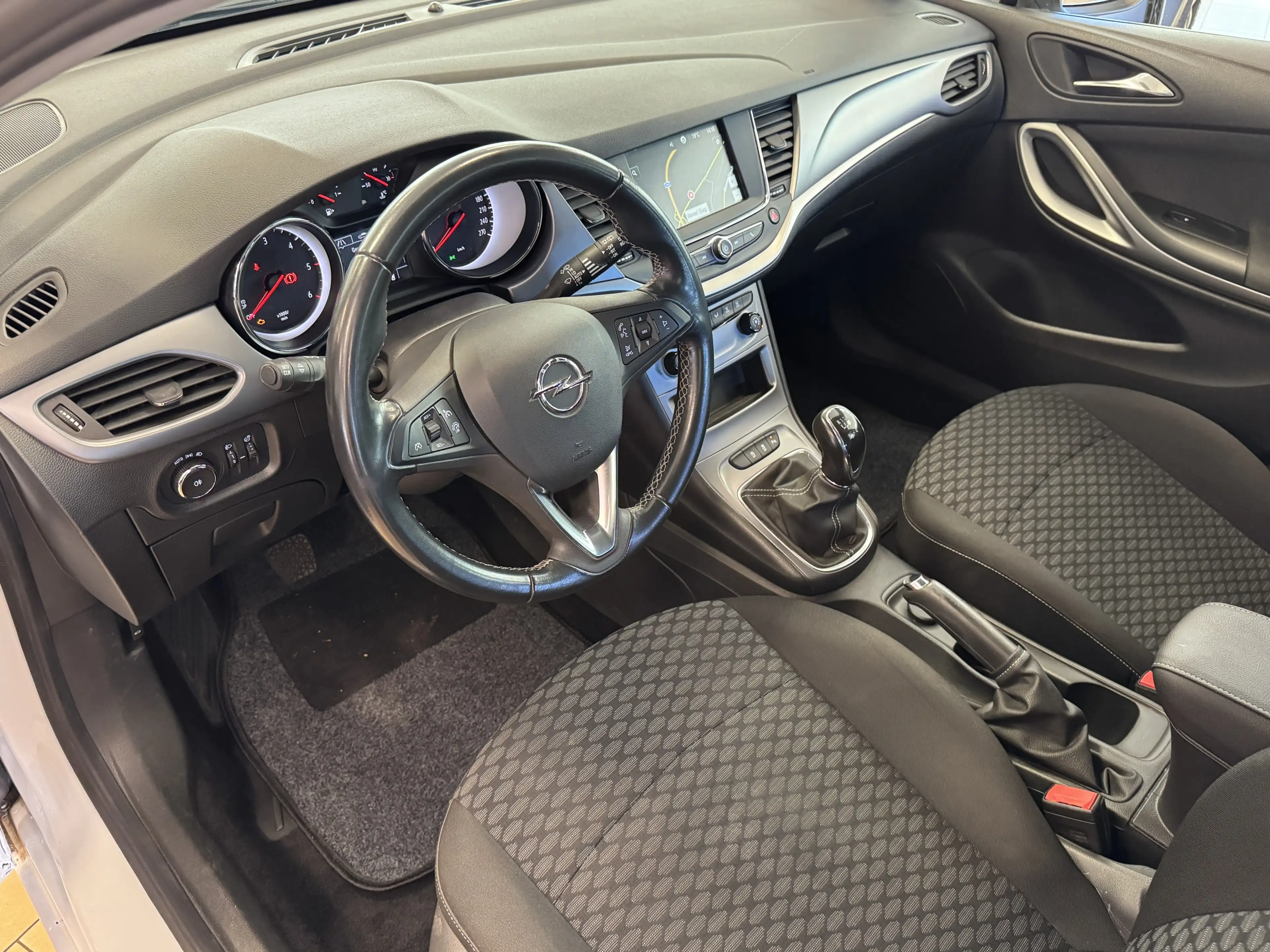Opel Astra CDTI*1.Hand*LED*Tempomat*CAM*DAB*Navi* — photo 9